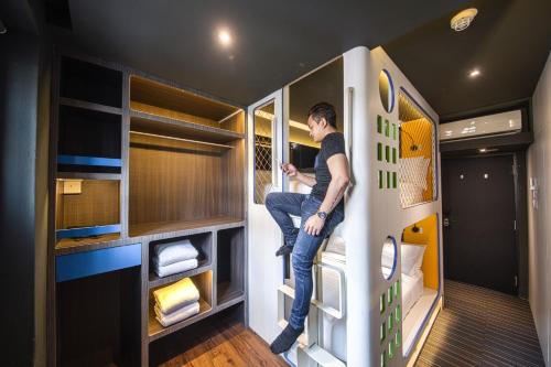 CUBE Boutique Capsule Hotel @ Chinatown