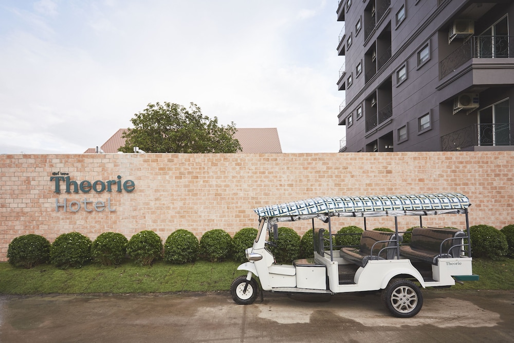 Theorie Hotel Sukhumvit by Tolani