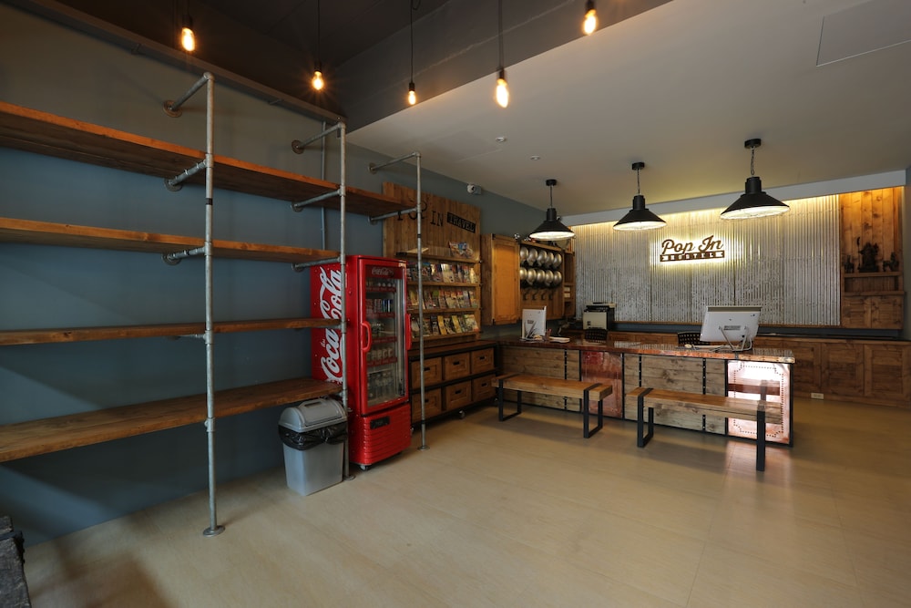 Pop-In Hostel