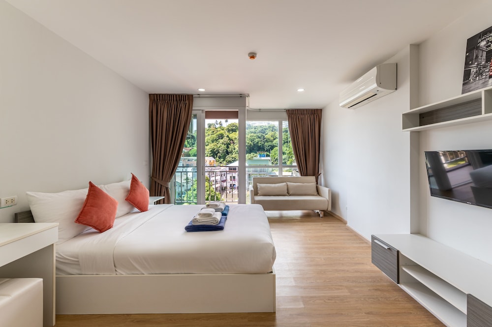 Ozone Condotel Kata Beach