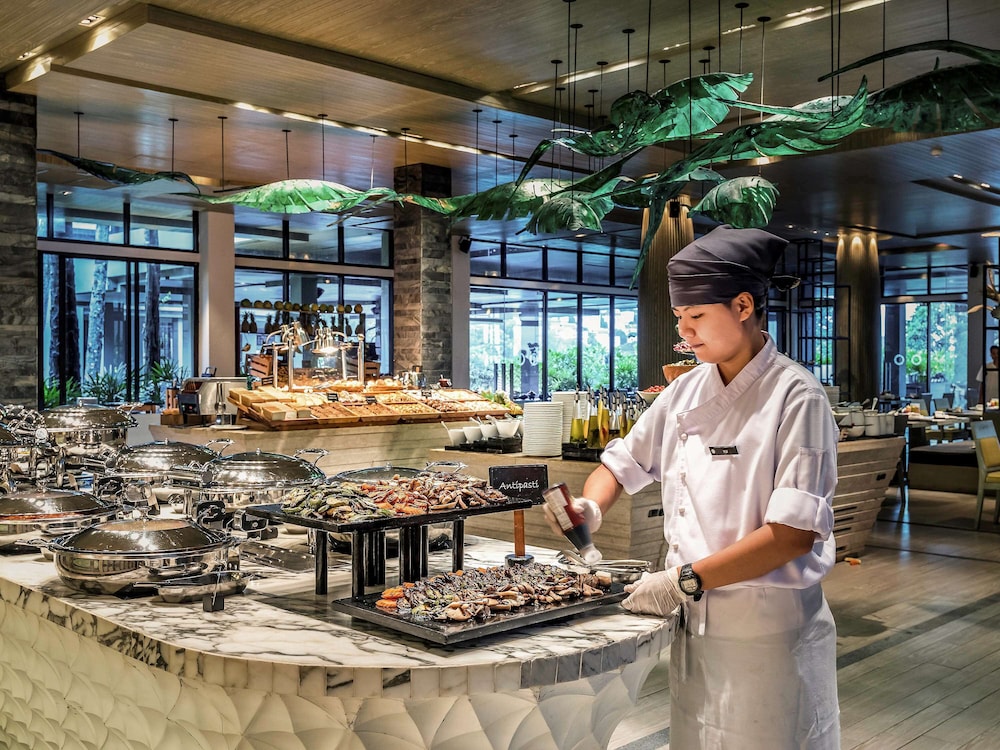 Pullman Phuket Arcadia Naithon Beach