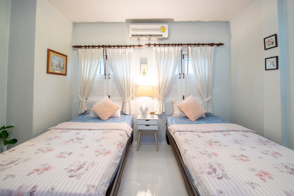 Banyan House Samui Bed and Breakfast