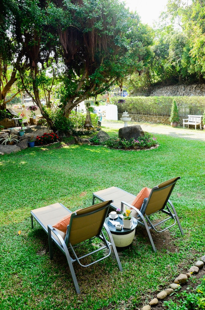 Banyan House Samui Bed and Breakfast