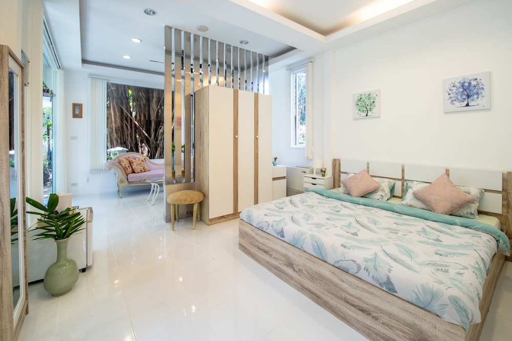 Banyan House Samui Bed and Breakfast