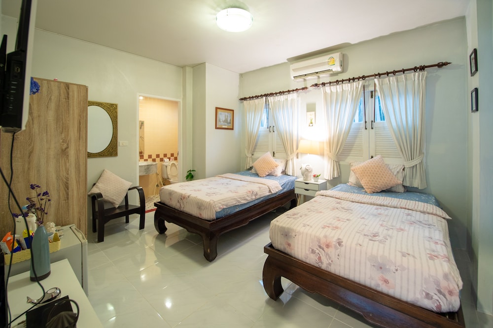 Banyan House Samui Bed and Breakfast