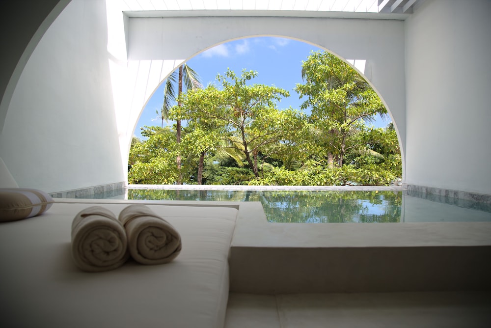 SALA Samui Chaweng Beach Resort