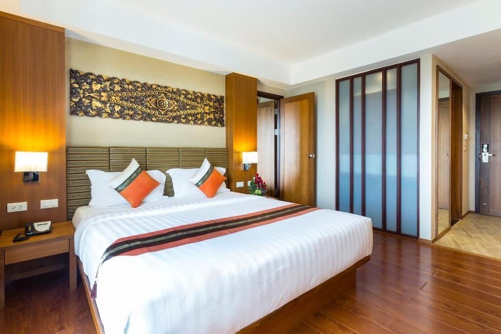 ASIA HOTELS GROUP POONPETCH CHIANG MAI