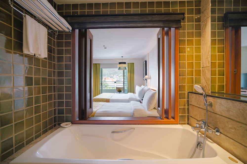 The Royal Paradise Hotel & Spa