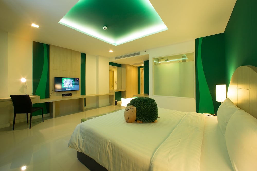 Sleep With Me Design Hotel @ Patong
