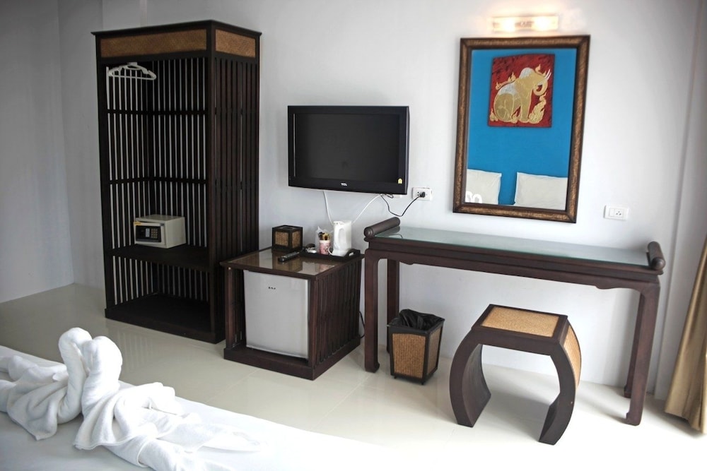 OYO 75321 Gemma Patong