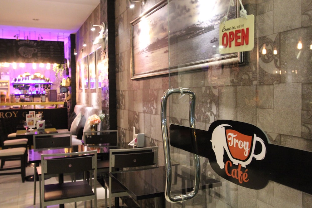 OYO 75321 Gemma Patong