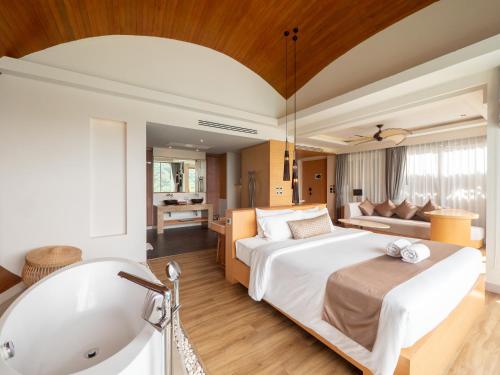 Crest Resort & Pool Villas