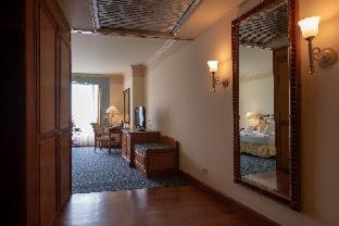 Montien Riverside Hotel