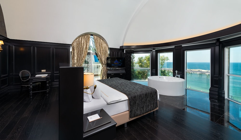 Rubi Platinum Spa Resort & Suites