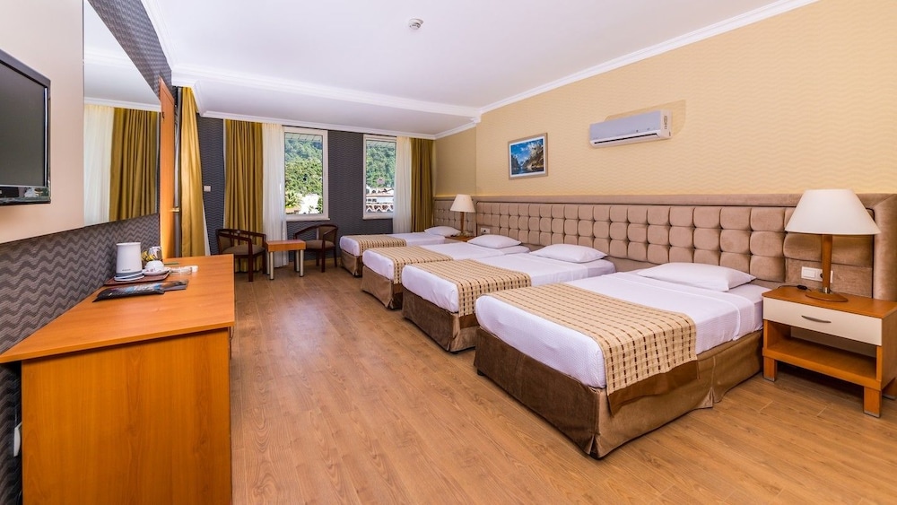 L'Etoile Beach Hotel