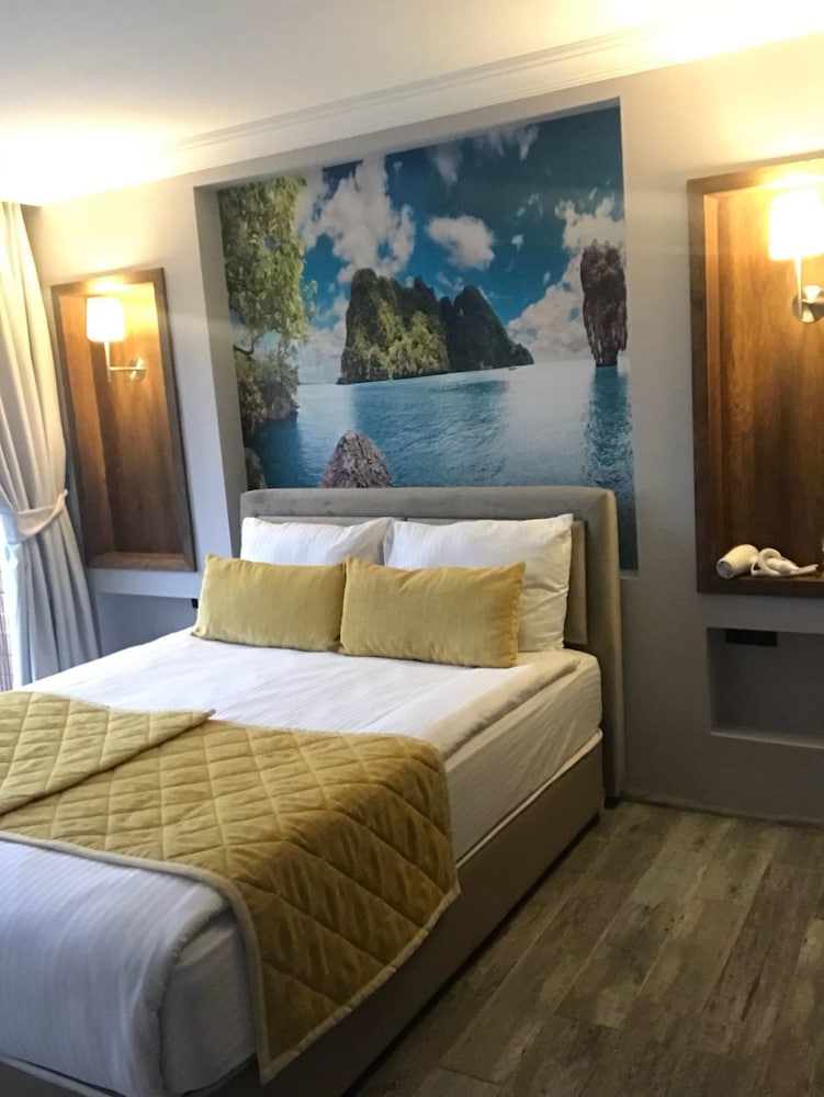 Double Bond House Spa