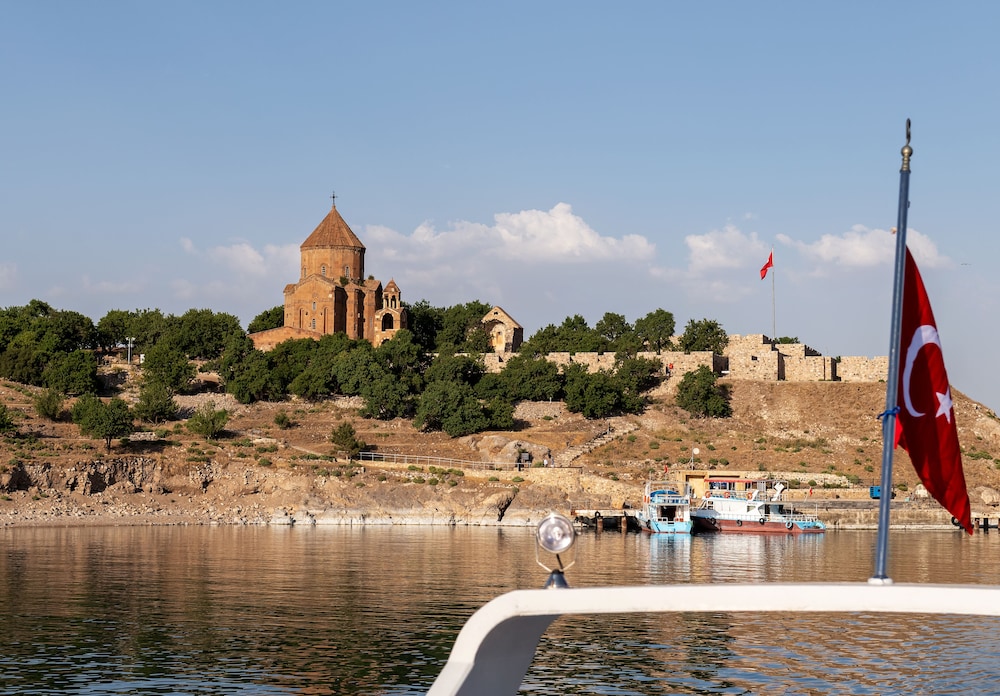 DoubleTree by Hilton Hotel Van