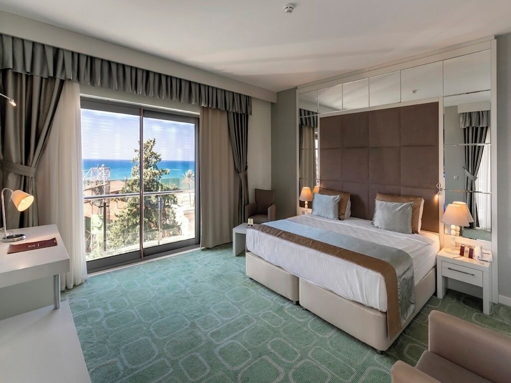 Horus Paradise Luxury Resort 