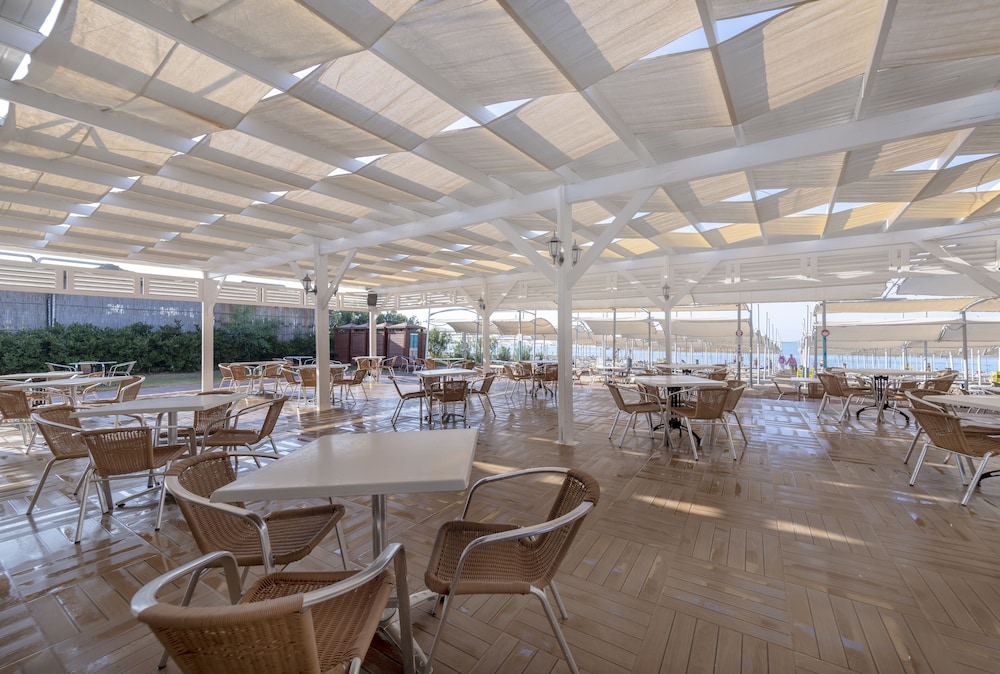 LRS Port River Hotel & Spa