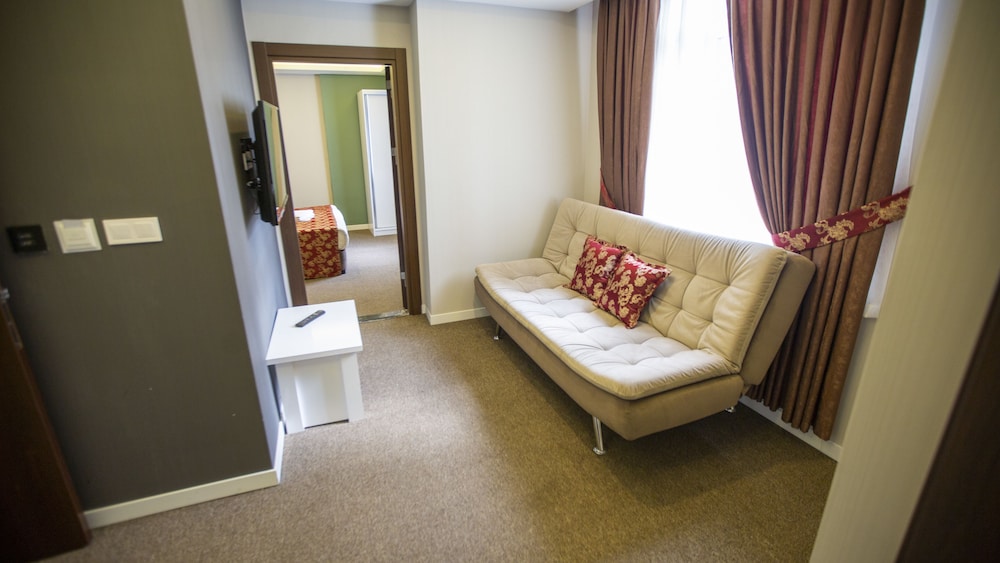 Royal Life Exclusive