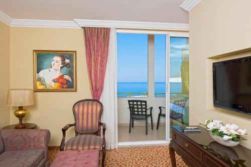 Antique Roman Palace Museum Hotel