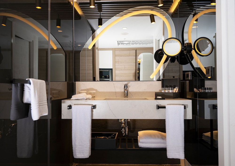 Lara Barut Collection