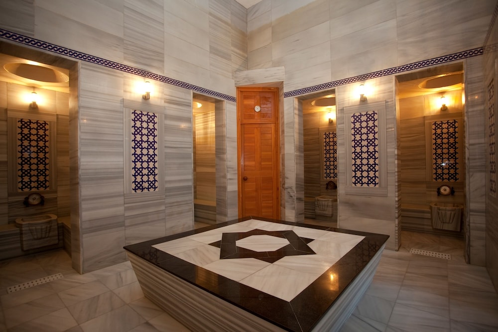 Limak Lara Deluxe Hotel & Resort