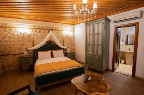 White Garden Pansion