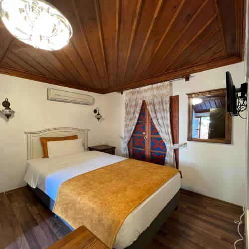 White Garden Pansion