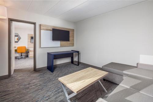 La Quinta Inn & Suites by Wyndham Lexington Park - Patuxent