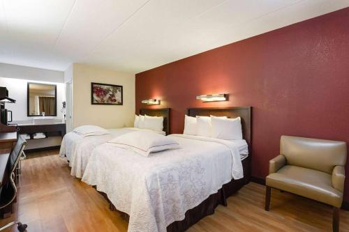 Super 8 by Wyndham Deerfield Northbrook