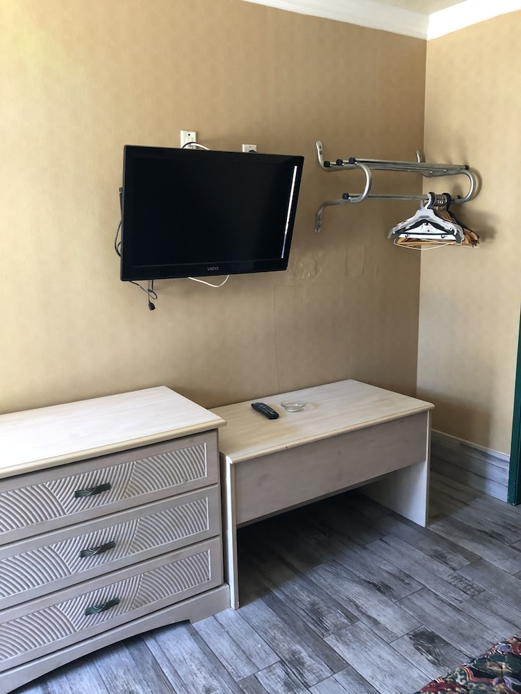 Travelers Inn Lawndale