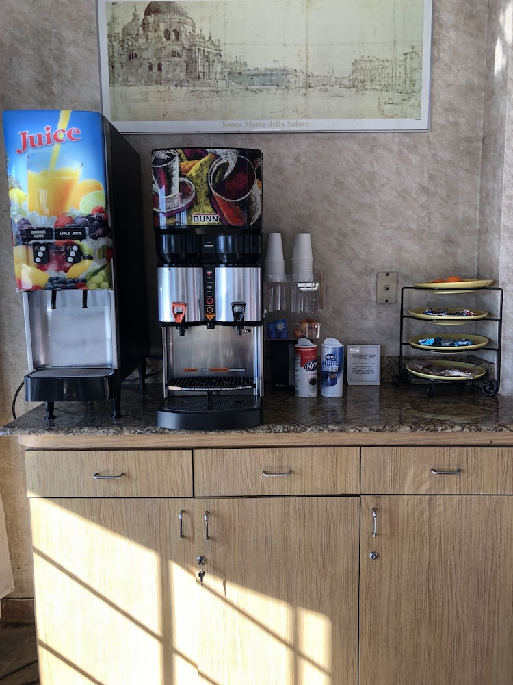 Travelers Inn Lawndale