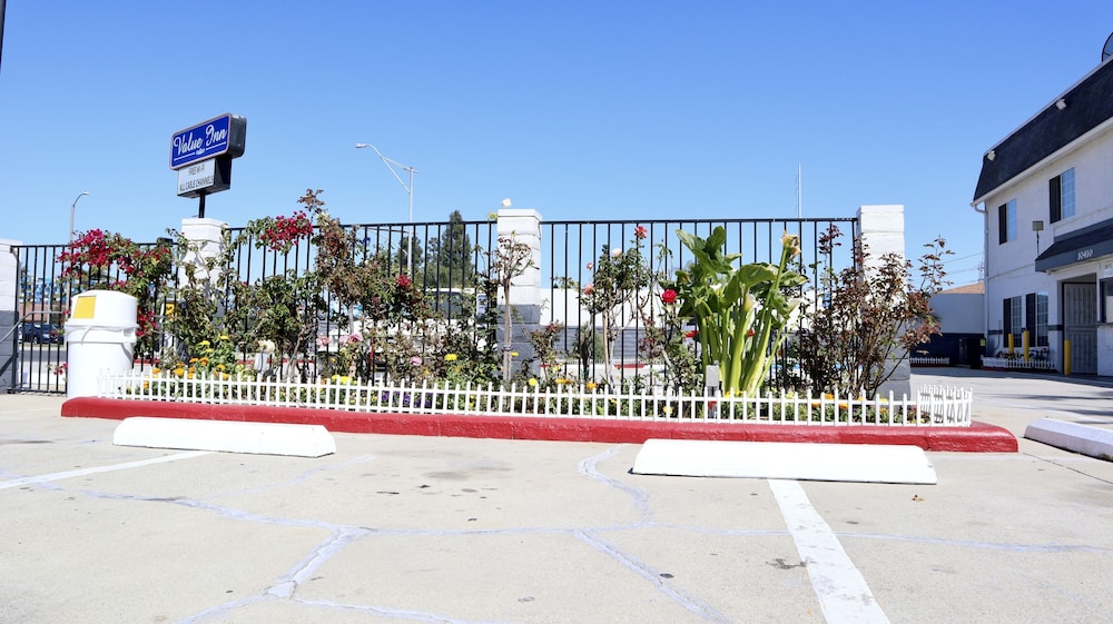 Value Inn - Bellflower