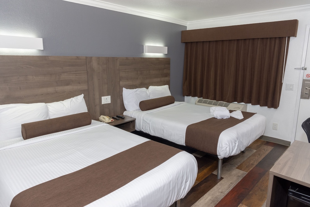 Value Inn - Bellflower