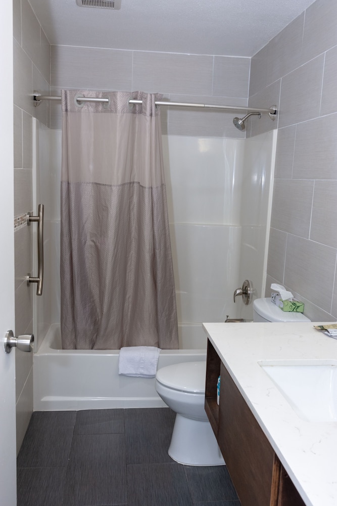 Value Inn - Bellflower