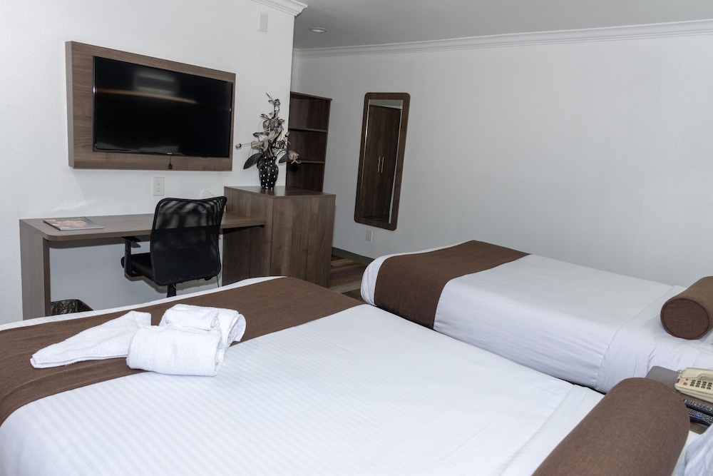 Value Inn - Bellflower