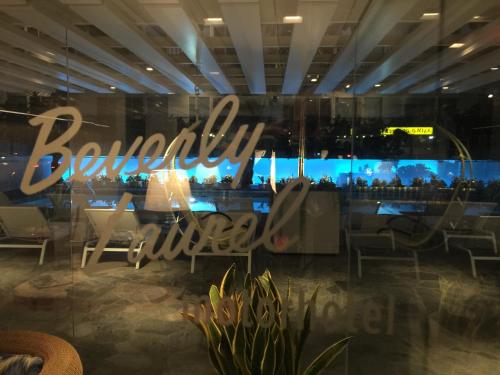 Beverly Laurel Motor Hotel