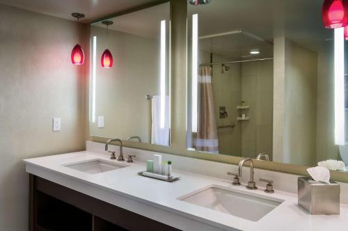 DoubleTree by Hilton Hotel Los Angeles Downtown