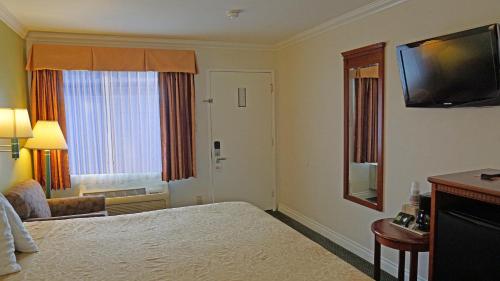 Redondo Inn and Suites