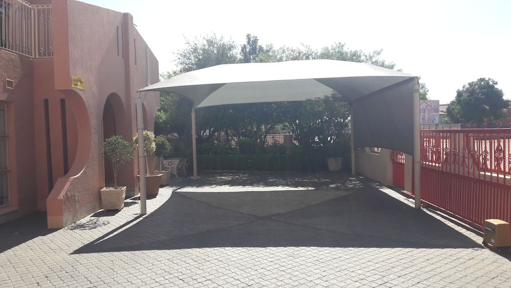 Diphororo Guest House