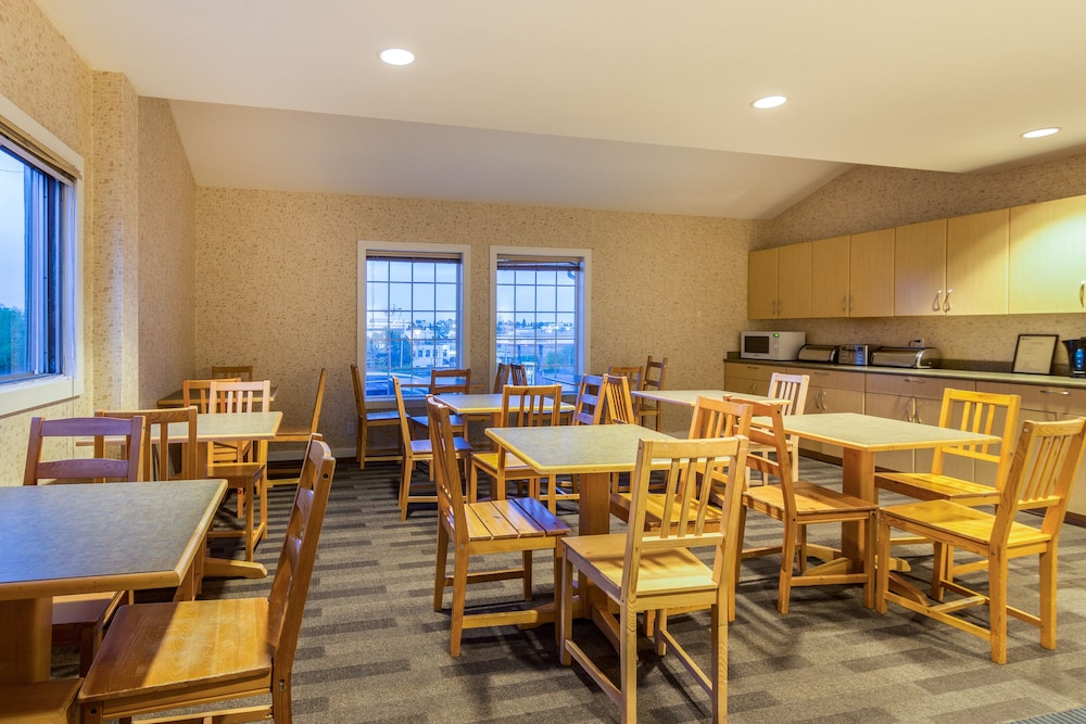 Canadas Best Value Inn Chinook Station