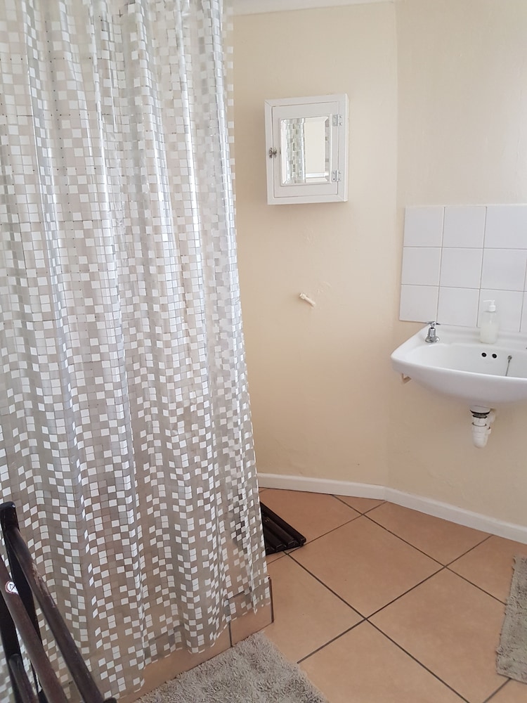 Oasis Shanti Backpackers