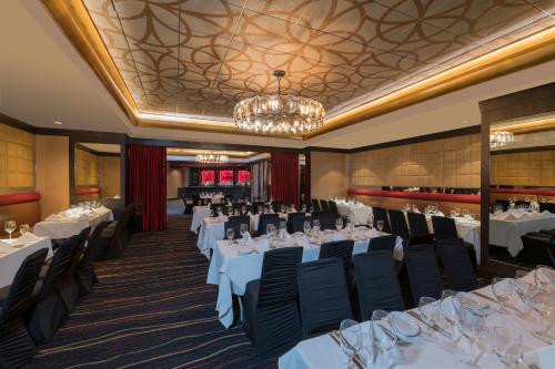 Wyndham Grand Fallsview Hotel