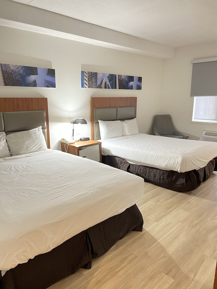 Travelodge by Wyndham Niagara Falls Lundys Lane