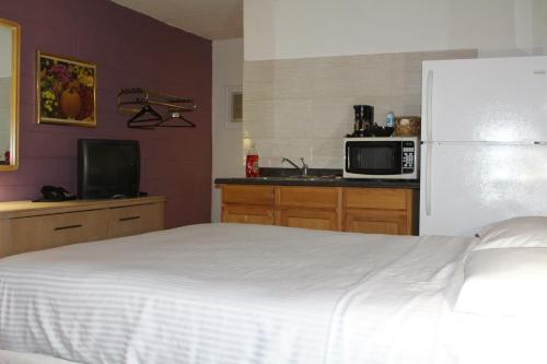 Ritz Inn Niagara And Wedding Chapel