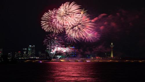 Holiday Inn Niagara Falls - By The Falls