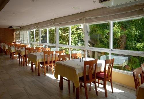 El Hotel Monarque el Rodeo