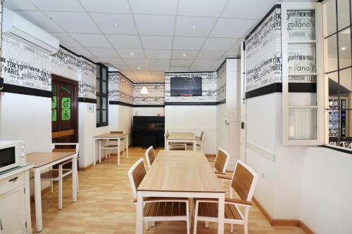 Feel Hostel City Center