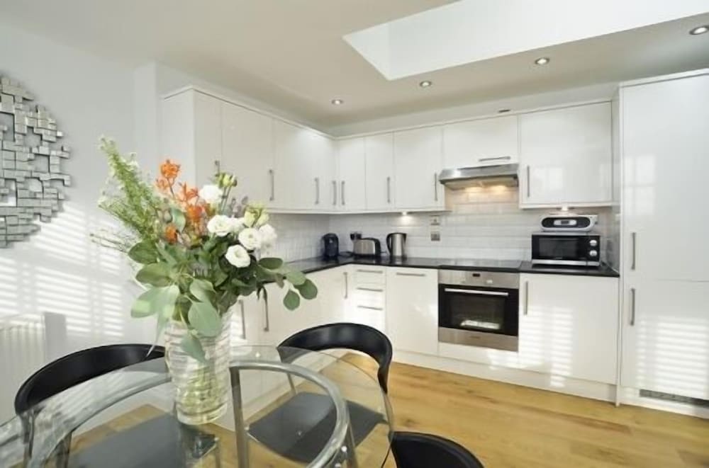 Ei8ht Brighton Apartments